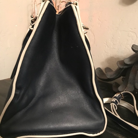 Coach bag with shoulder strap excellent condition - Picture 8 of 8